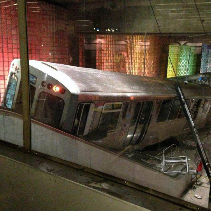 commuter train crashes through barrier in chicago ohare airport min